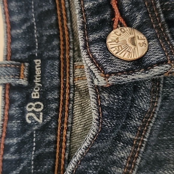 Levi's Denim Boyfriend Jeans, Size 28, EUC! - Picture 3 of 8